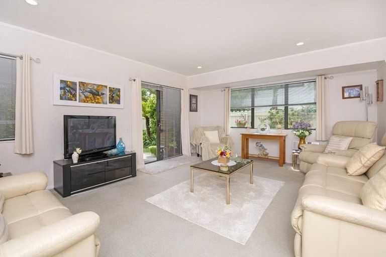 Photo of property in 1/238 Cascades Road, Botany Downs, Auckland, 2010