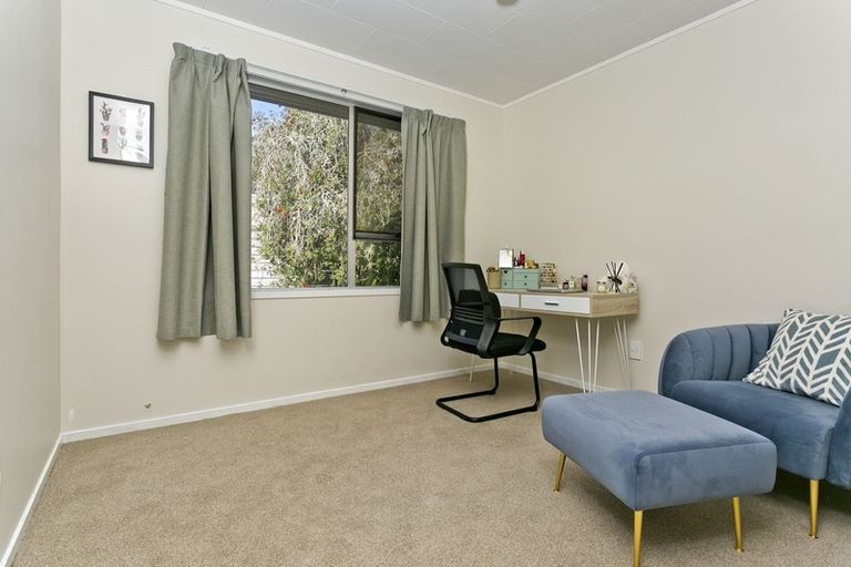 Photo of property in 2/1 Cantina Avenue, Bayview, Auckland, 0629