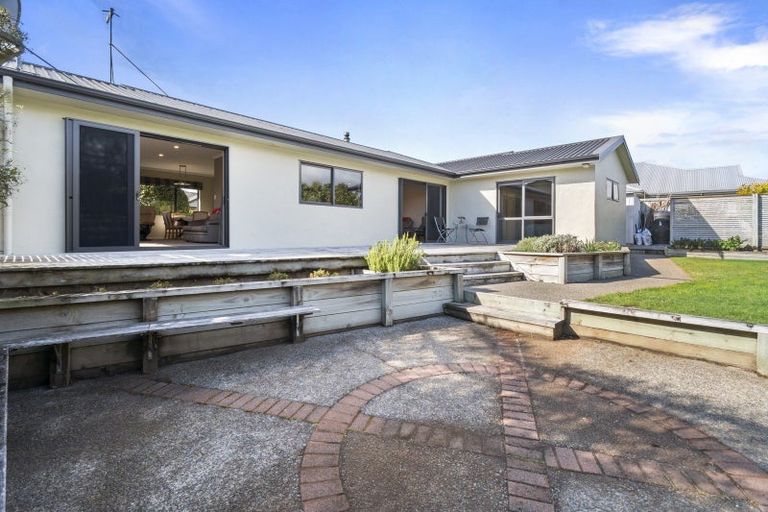 Photo of property in 11 Silkwood Place, Fitzherbert, Palmerston North, 4410