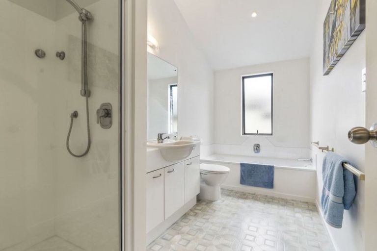 Photo of property in 3/12 Herons Way, Northcote, Auckland, 0627