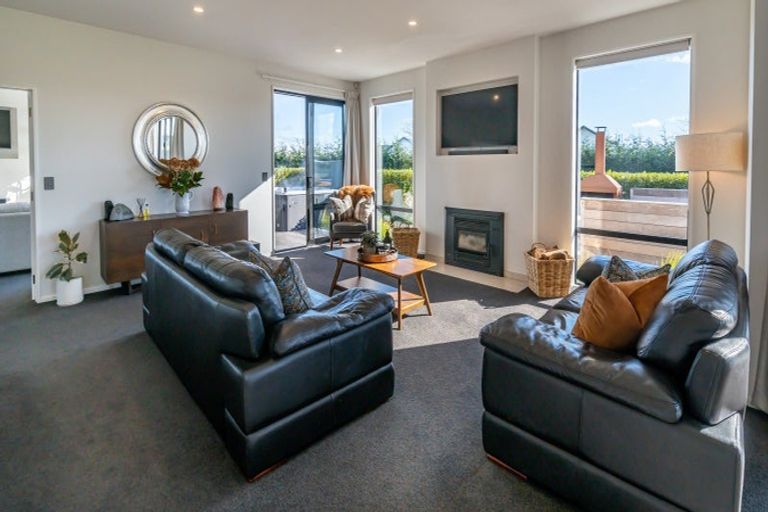 Photo of property in 14 Landsborough Drive, Darfield, 7571