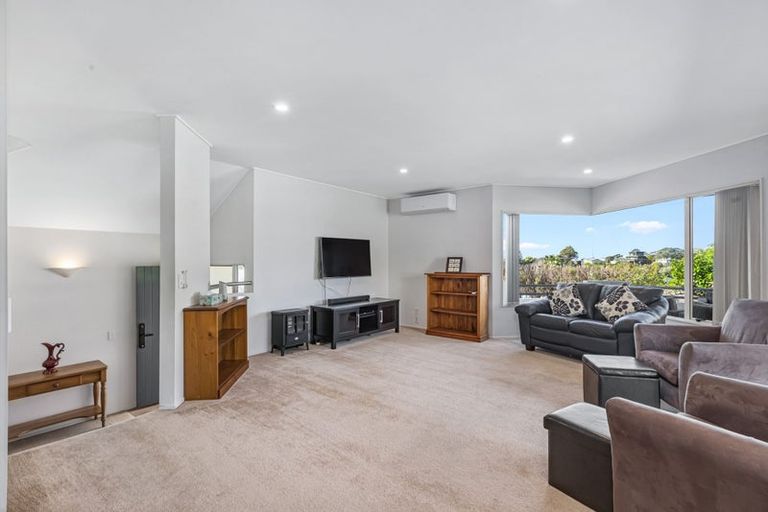 Photo of property in 8 Jean Place, Stanmore Bay, Whangaparaoa, 0932