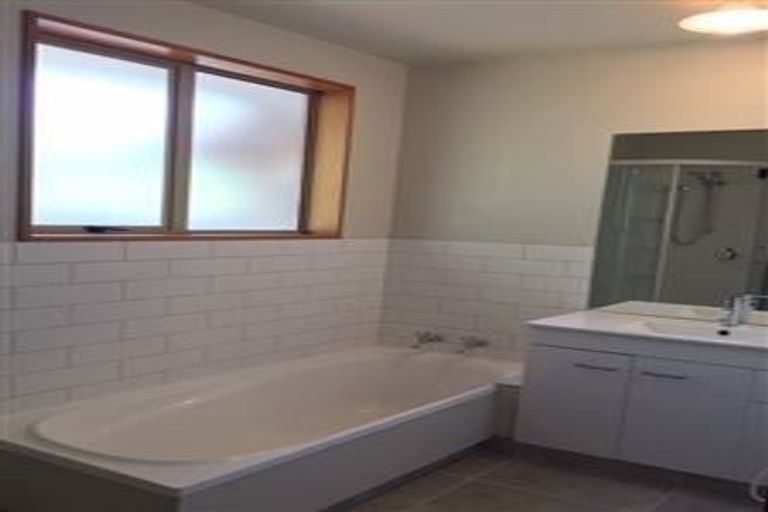 Photo of property in 2/66 Martin Avenue, Beckenham, Christchurch, 8023