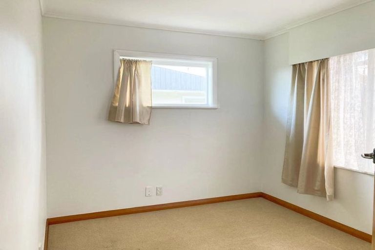 Photo of property in 66 Roberts Road, Te Atatu South, Auckland, 0610