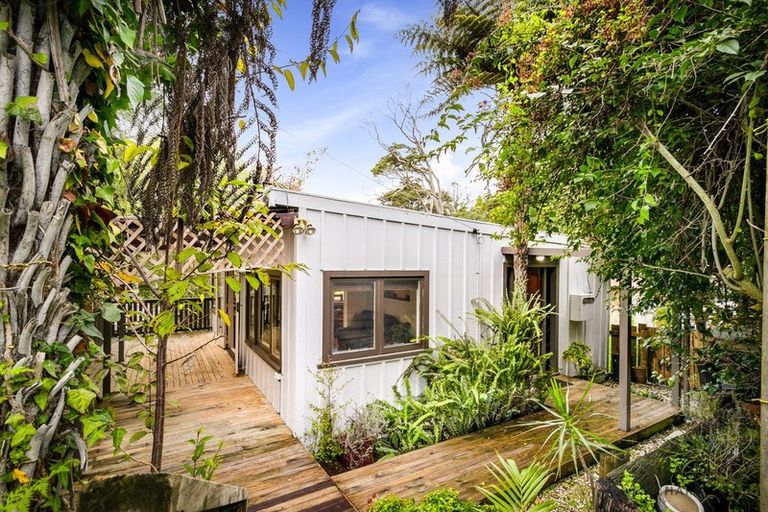 Photo of property in 7 Fairmount Road, Titirangi, Auckland, 0604