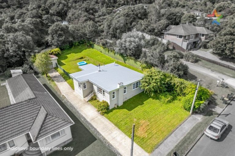 Photo of property in 77 Horoeka Street, Stokes Valley, Lower Hutt, 5019
