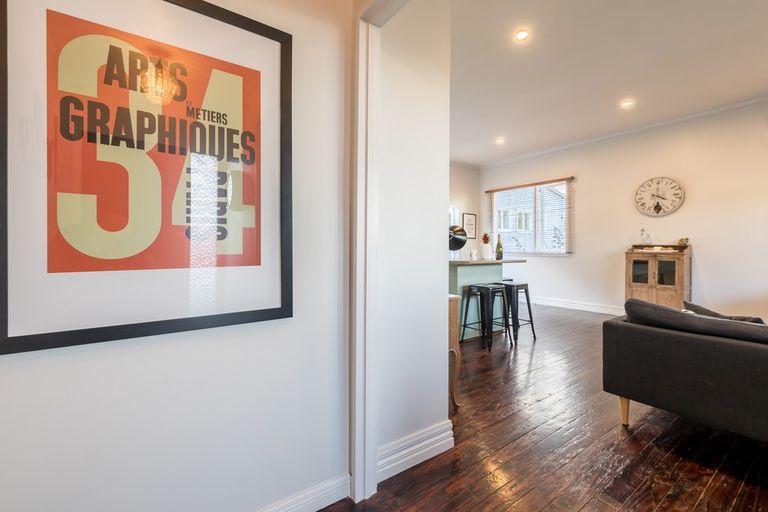 Photo of property in 48 Eastglen Road, Glen Eden, Auckland, 0602