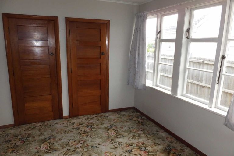 Photo of property in 327 Riccarton Road, Upper Riccarton, Christchurch, 8041