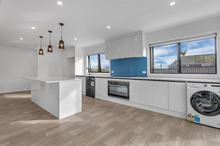 Photo of property in 7/19 Milton Road, Orewa, 0931