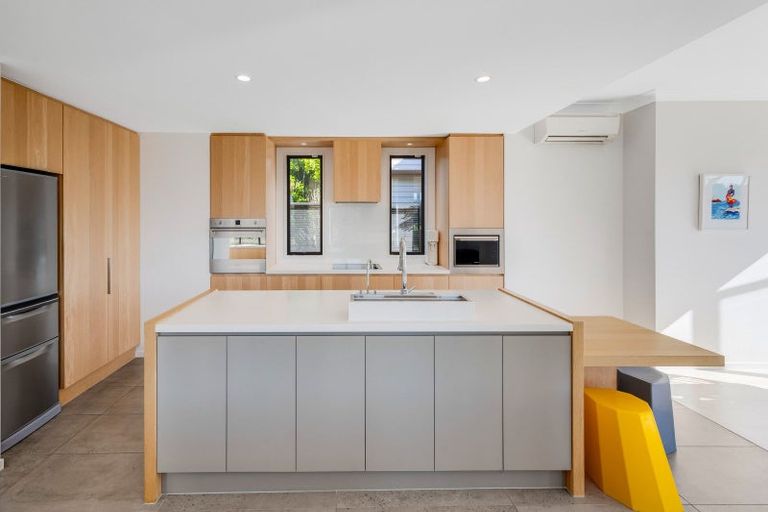 Photo of property in 27b Tamaki Bay Drive, Pakuranga, Auckland, 2010