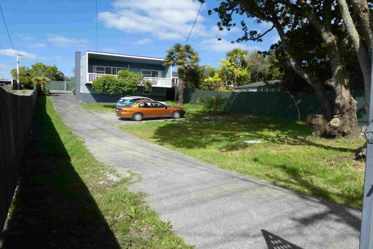 Photo of property in 59 Kaurilands Road, Titirangi, Auckland, 0604