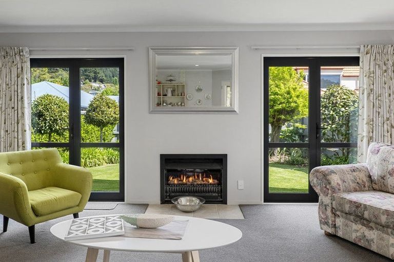 Photo of property in 9 Oakview Lane, Cashmere, Christchurch, 8022