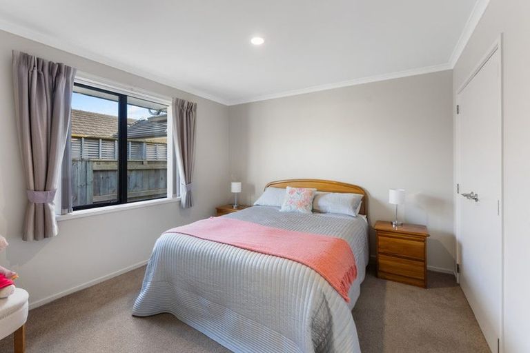 Photo of property in 12 Mcgregor Place, Paraparaumu, 5032