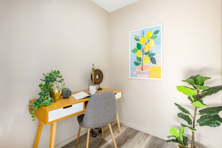 Photo of property in 32 Tongariro Drive, Aotea, Porirua, 5024