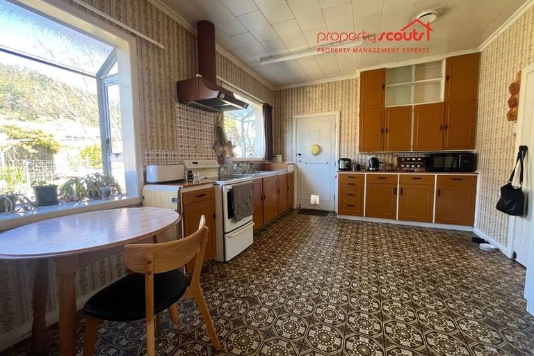 Photo of property in 107 Tipahi Street, Nelson South, Nelson, 7010