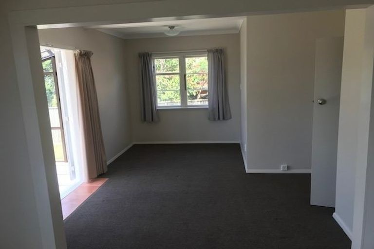 Photo of property in 9 Kereru Bend, Tawa, Wellington, 5028