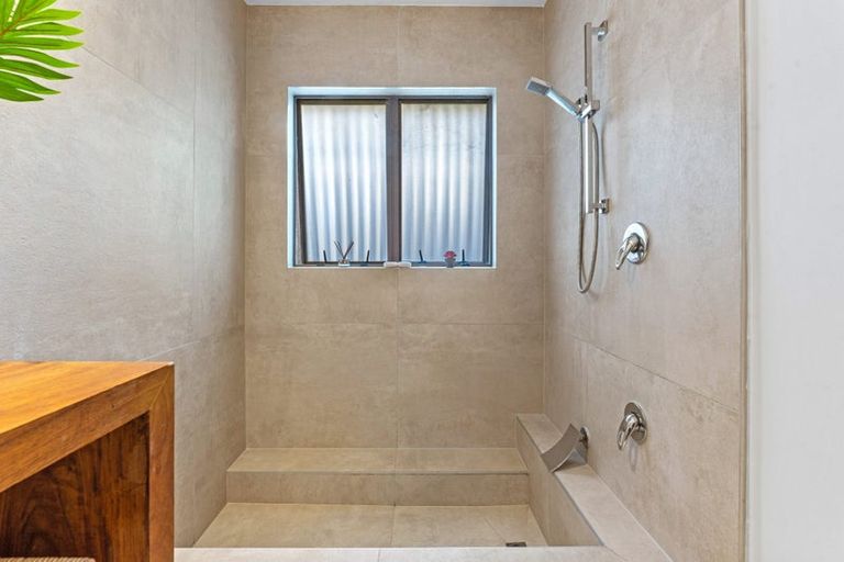 Photo of property in 1/813 East Coast Road, Northcross, Auckland, 0630