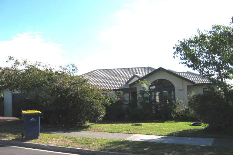 Photo of property in 12 Tyrico Close, Unsworth Heights, Auckland, 0632