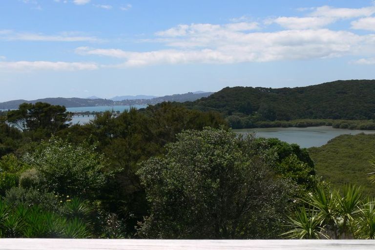 Photo of property in 1 Waterview Place, Haruru, 0204