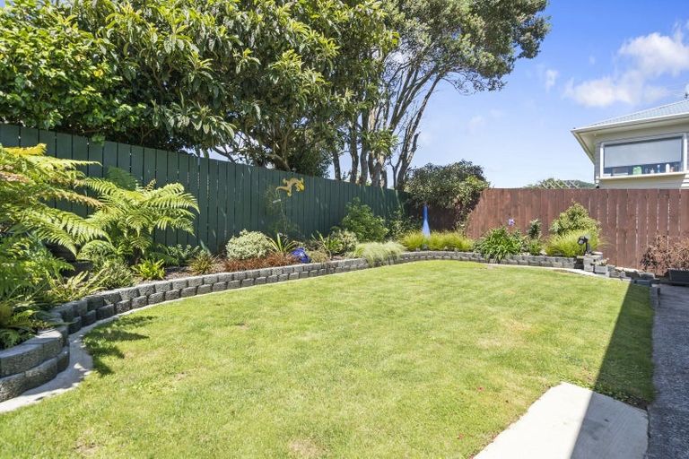 Photo of property in 63 The Drive, Tawa, Wellington, 5028