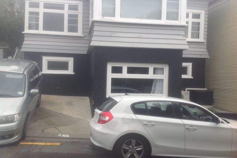 Photo of property in 6 Rixon Grove, Mount Victoria, Wellington, 6011