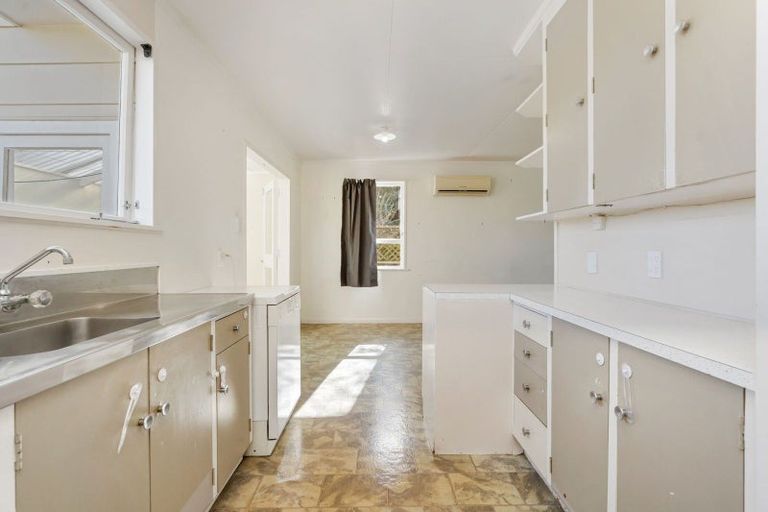 Photo of property in 10 Memorial Drive, Parahaki, Whangarei, 0112