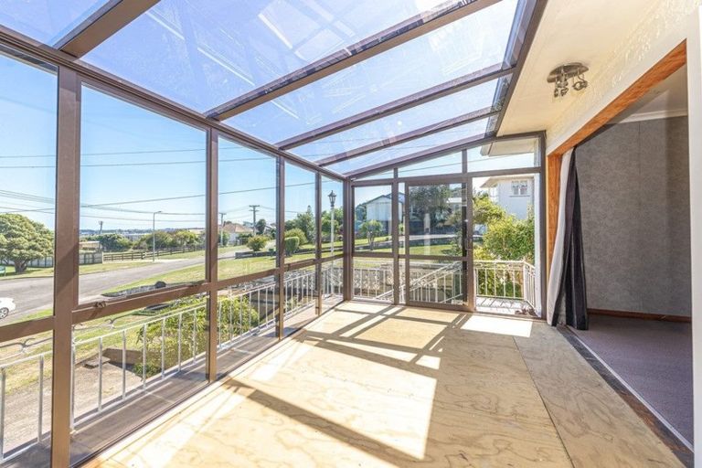 Photo of property in 11 Windsor Terrace, Durie Hill, Whanganui, 4500