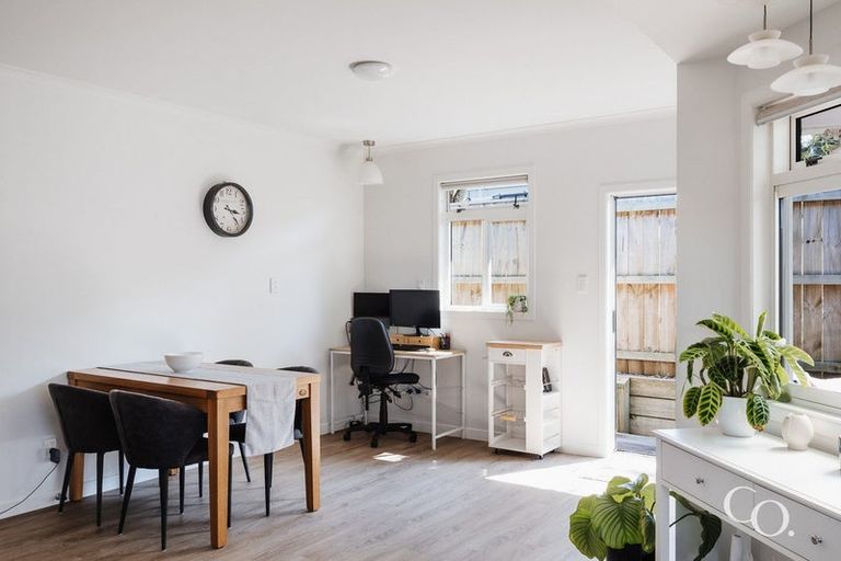 Photo of property in 22 Queen Road, Bellevue, Tauranga, 3110