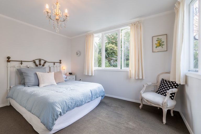 Photo of property in 48 Eastglen Road, Glen Eden, Auckland, 0602