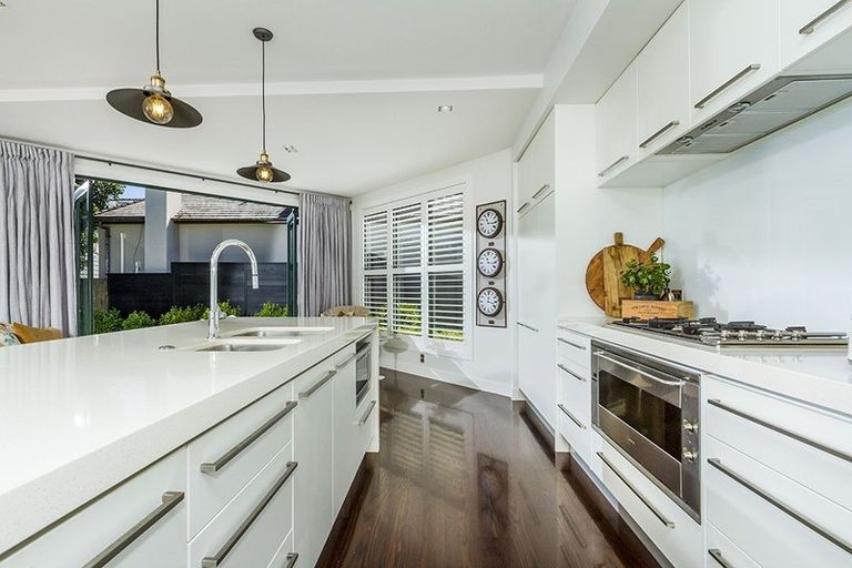 Photo of property in 2/16 Clifton Road, Hauraki, Auckland, 0622