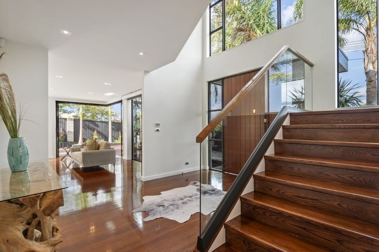 Photo of property in 17 Waitemata Road, Hauraki, Auckland, 0622