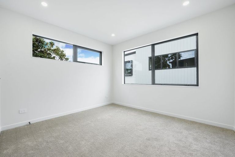 Photo of property in 23b Caribbean Drive, Unsworth Heights, Auckland, 0632