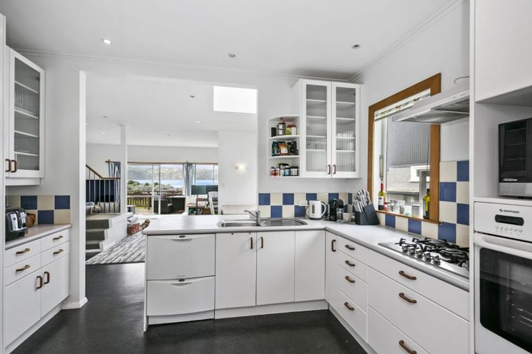 Photo of property in 103 Breaker Bay Road, Breaker Bay, Wellington, 6022