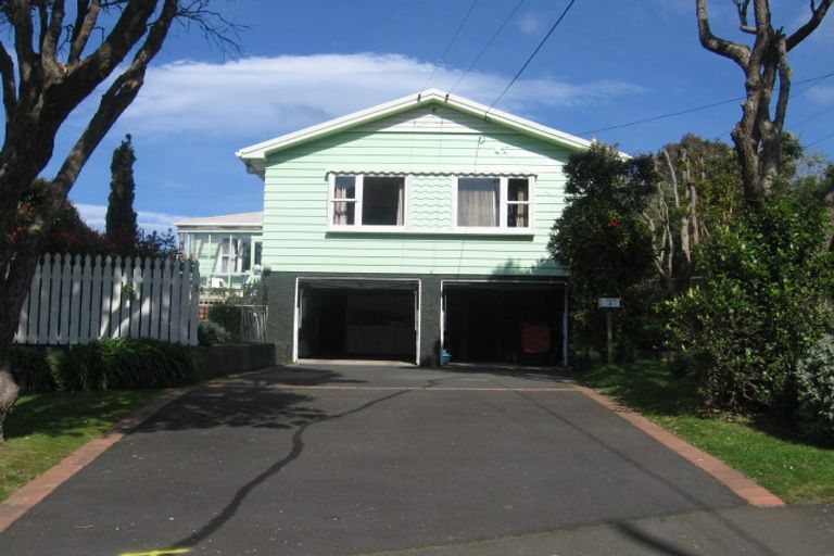 Photo of property in 3 Arapiko Street, Johnsonville, Wellington, 6037