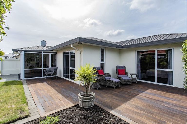 Photo of property in 9 Sheraton Place, Redwood, Christchurch, 8051