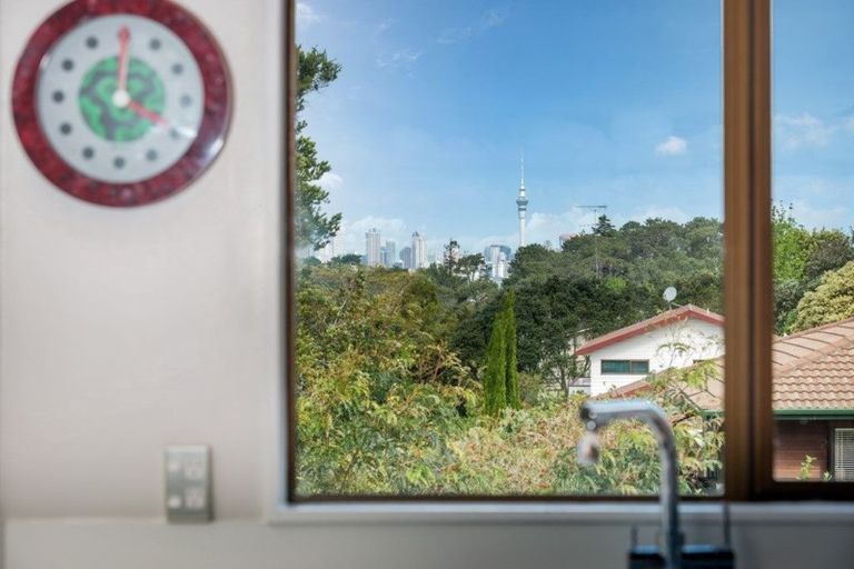 Photo of property in 10 Harper Street, Chatswood, Auckland, 0626