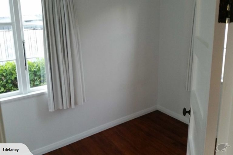 Photo of property in 60 Old Lake Road, Narrow Neck, Auckland, 0624