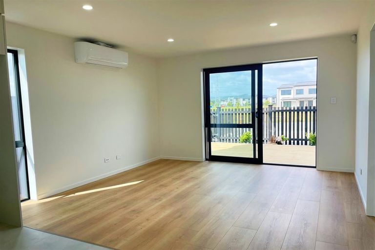 Photo of property in 8 Harikoa Way, Karaka, 2113