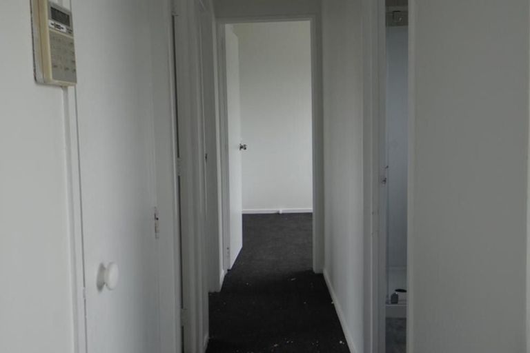 Photo of property in 2/11 De Bloge Place, Clendon Park, Auckland, 2103