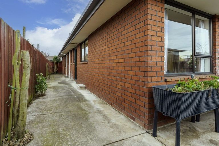 Photo of property in 1/25 La Perouse Place, Northcote, Christchurch, 8052