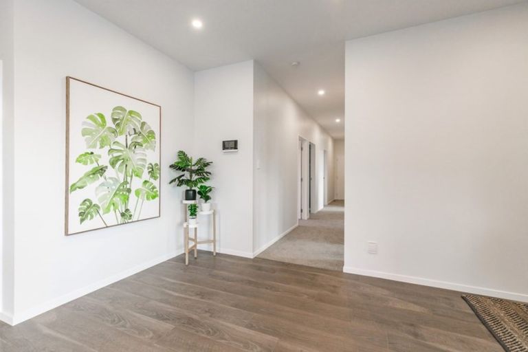 Photo of property in 42 Schoolside Road, Kumeu, 0810