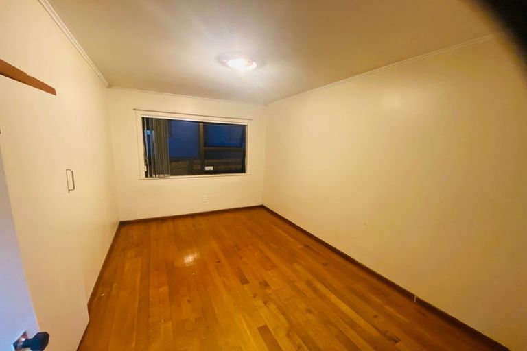 Photo of property in 65 Divich Avenue, Te Atatu South, Auckland, 0610