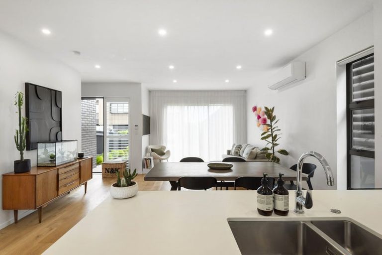 Photo of property in 10 Nga Tutu Place, Belmont, Auckland, 0622