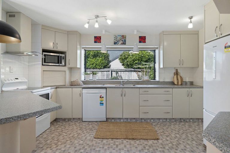 Photo of property in 8 Fuchsia Place, Halswell, Christchurch, 8025