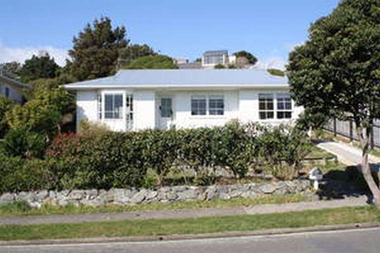 Photo of property in 127 Conclusion Street, Ascot Park, Porirua, 5024
