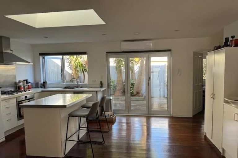 Photo of property in 41 Brougham Street, Mount Victoria, Wellington, 6011