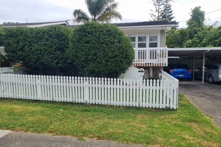 Photo of property in 1/24 Liston Crescent, Cockle Bay, Auckland, 2014