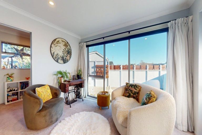 Photo of property in 107 Ryder Crescent, Levin, 5510