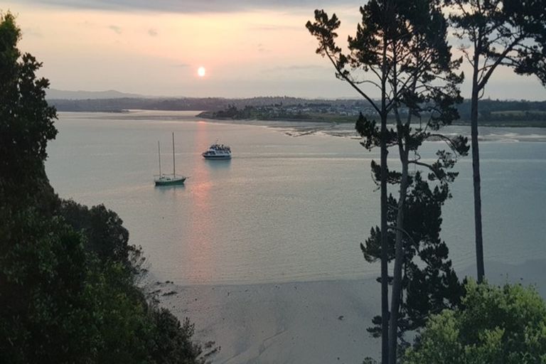 Photo of property in 2/31 Telstar Place, Beach Haven, Auckland, 0626