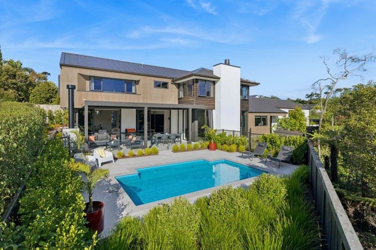 Photo of property in 29 Oscar Road, Greenhithe, Auckland, 0632